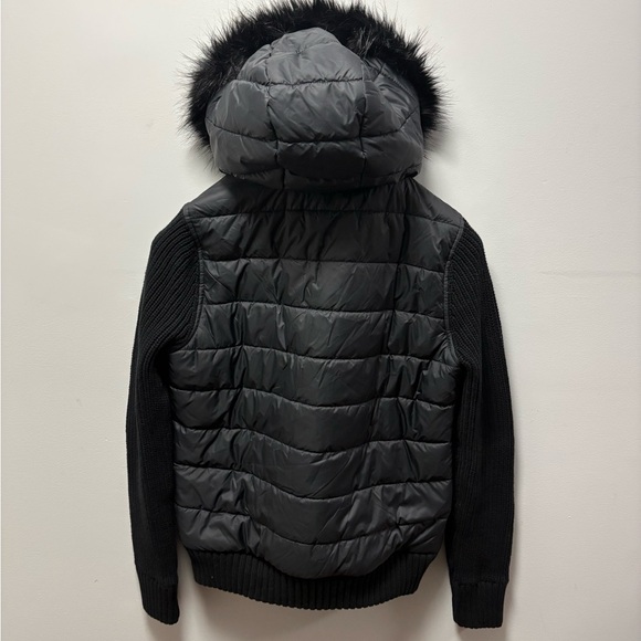 Tommy Hilfiger Black Puffer Jacket with detachable Faux Fur Hood - Picture 4 of 8